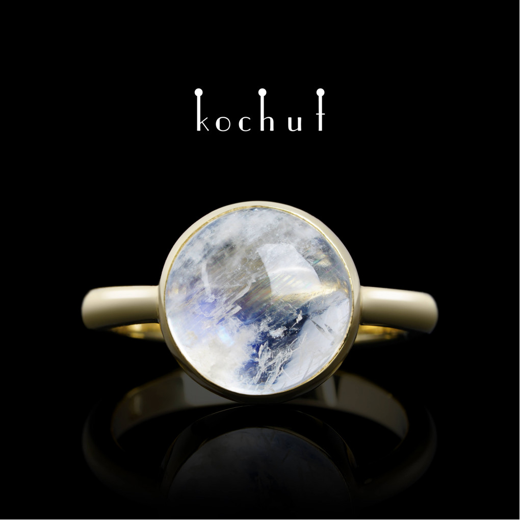 Ring «Supermoon». Yellow gold, moonstone