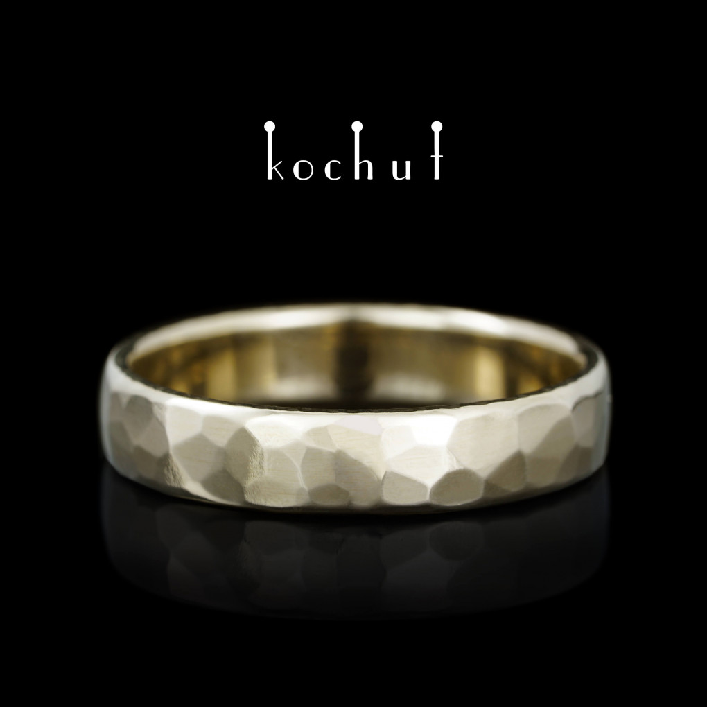 Wedding ring Light. White gold