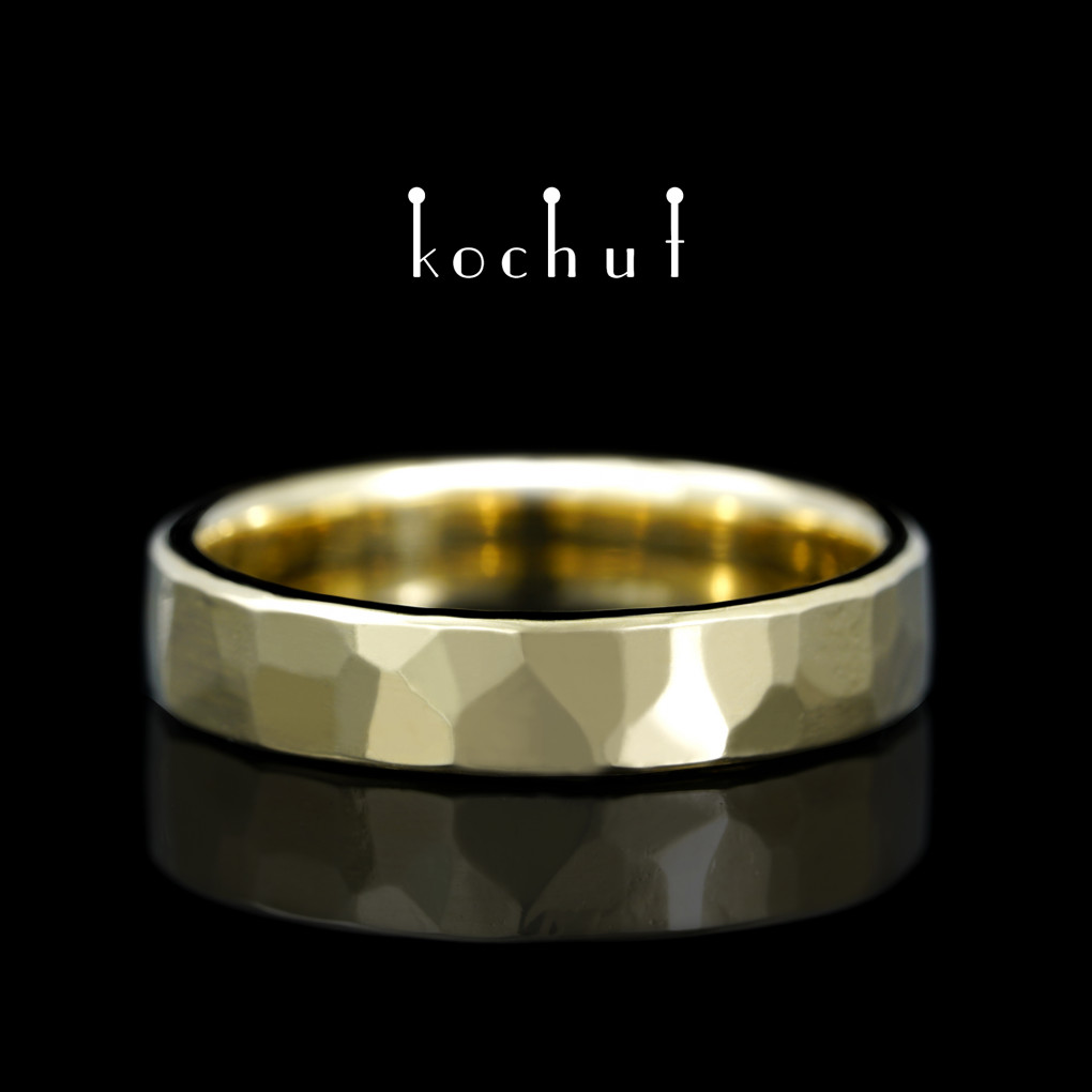 Wedding ring Light: wide. Yellow gold
