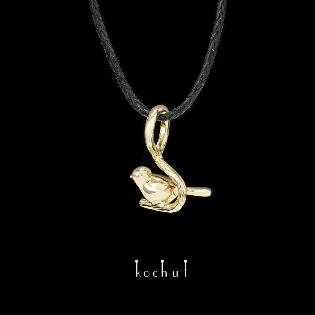 Pendant «Fragile bird». Yellow gold