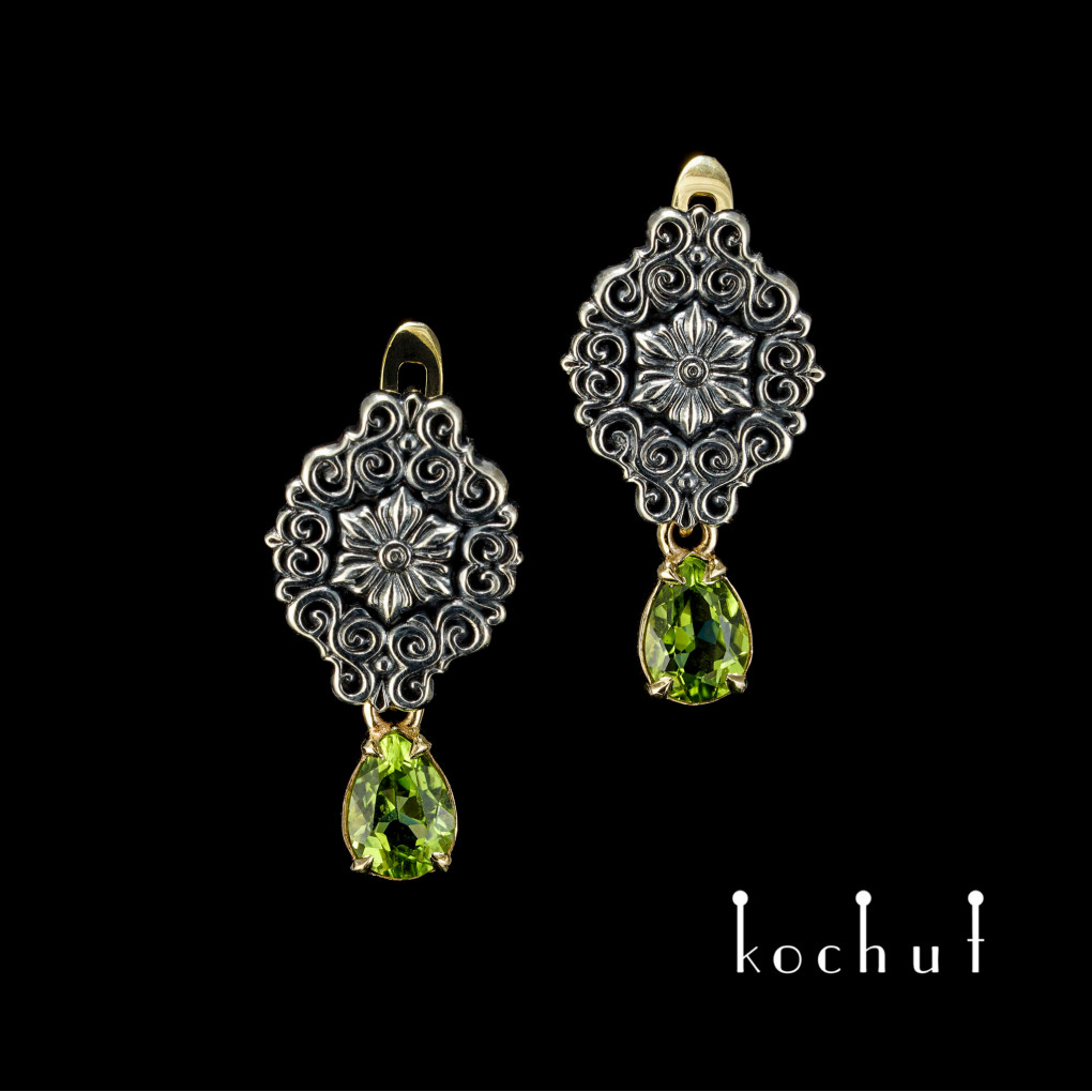 Earrings «Notre-Dame». Yellow gold, silver, chrysolite, oxidized
