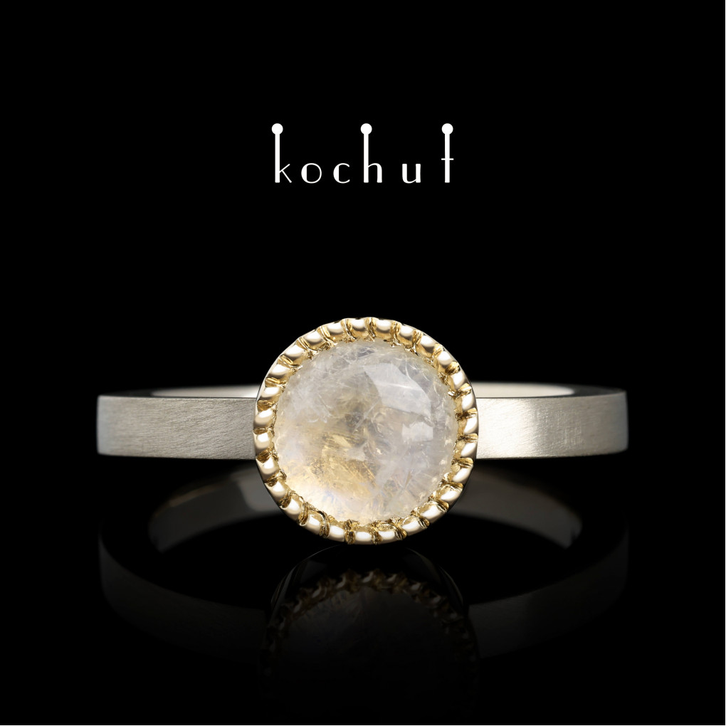 Ring «Jupiter».White and yellow gold, moonstone