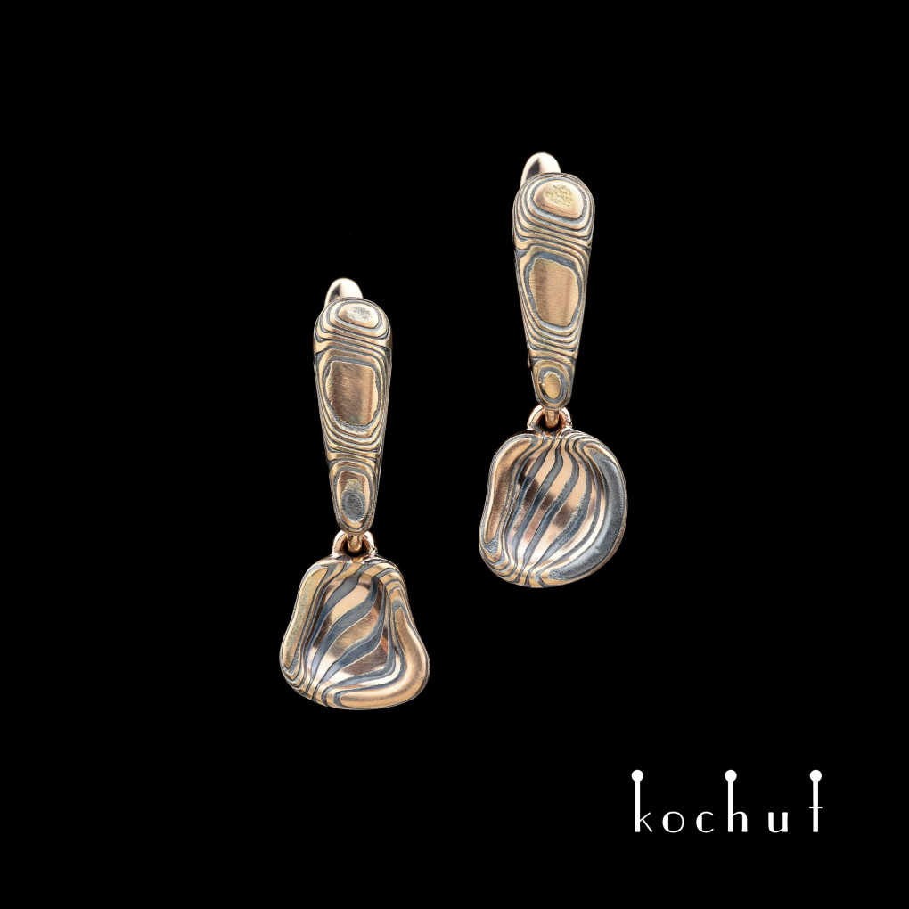 Earrings mokume «Kinzugi». Red gold, etched silver, oxidized