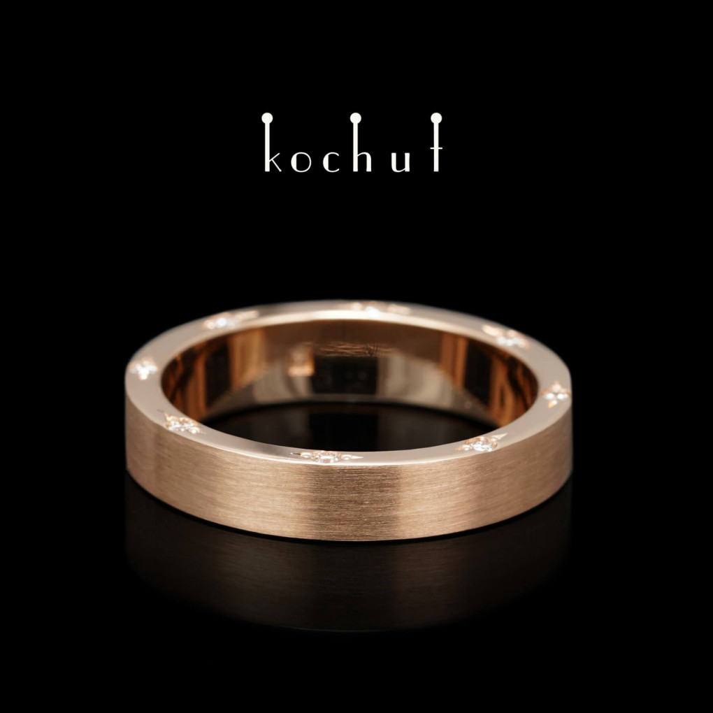 Flat-shaped wedding ring «Aristocrats». Red gold, diamonds
