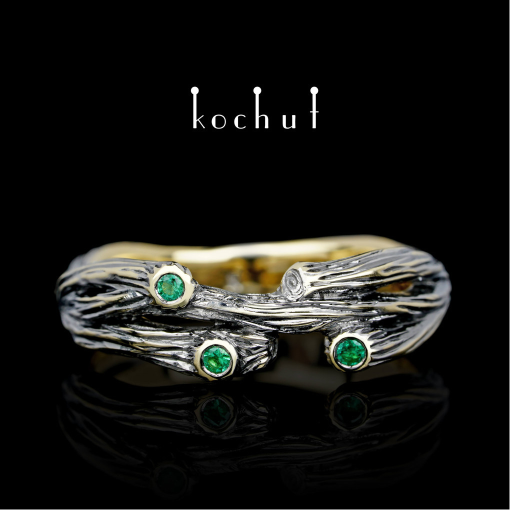 Ring «Twig: revival». Yellow gold, emeralds, black rodium