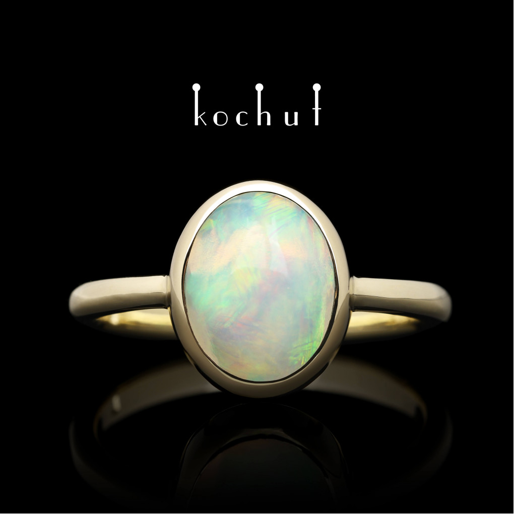 Ring «Shine of the soul». Yellow gold, opal