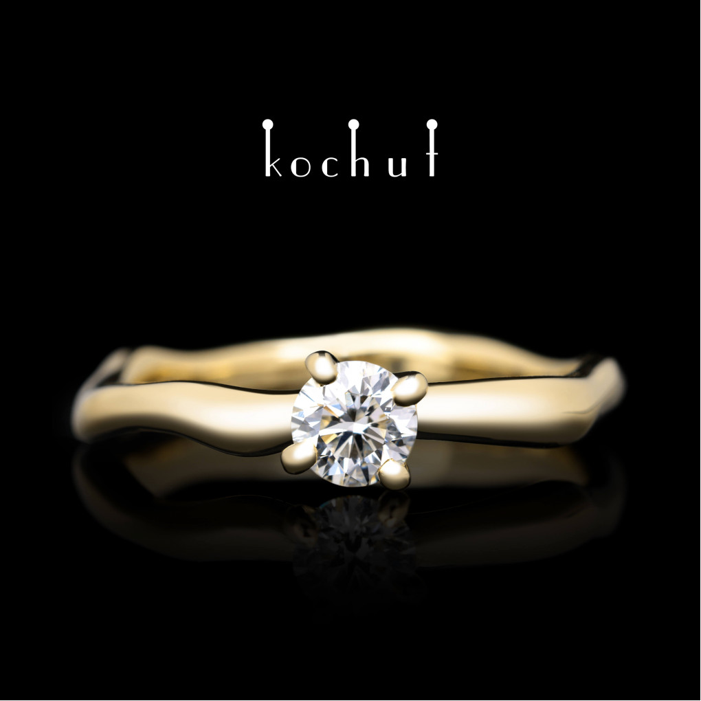 Engagement ring «Gentle hugs». Yellow gold, diamond