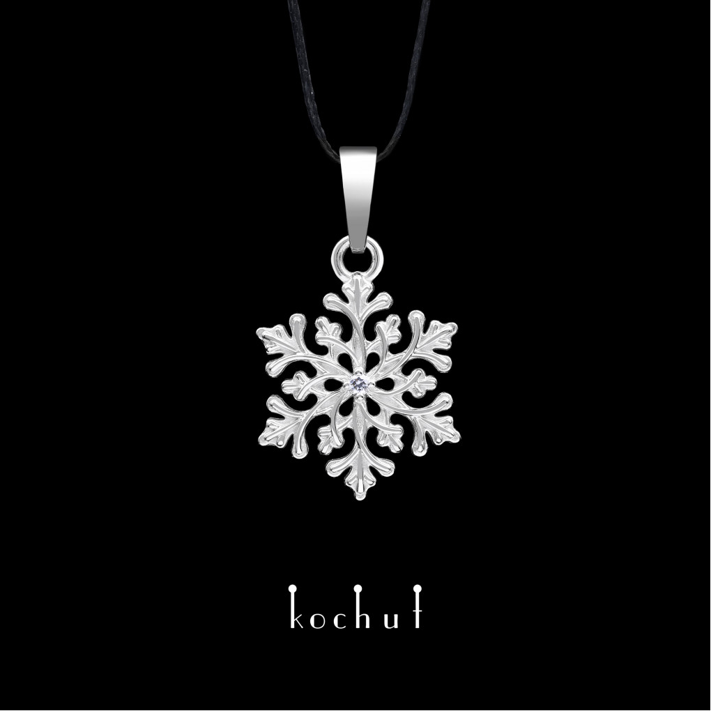 Pendant «Gerda’s Touch». White gold, white rhodium, diamond