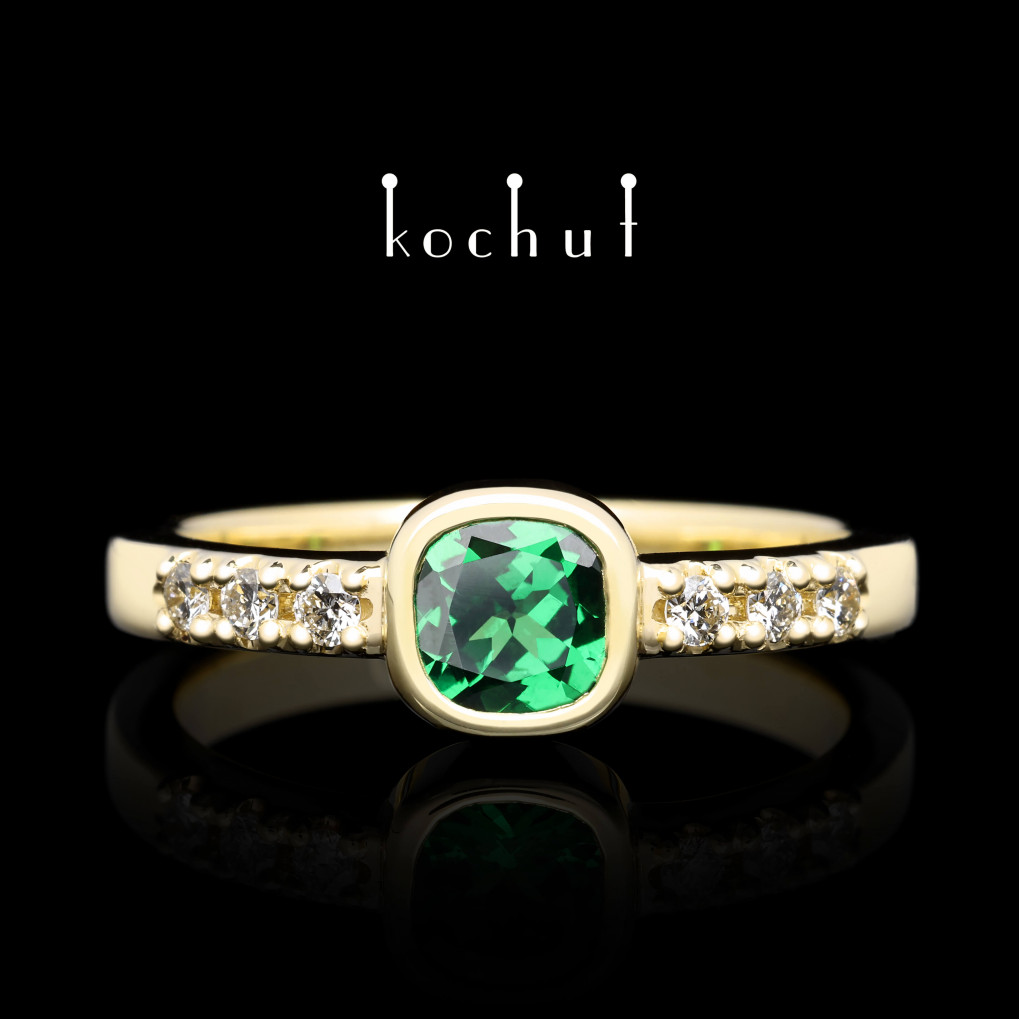 Engagement ring «Esmeralda». Yellow gold, tsavorite, diamonds