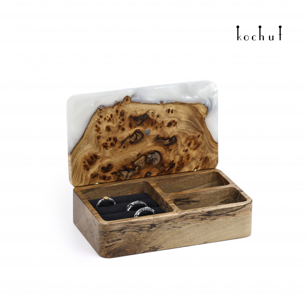 Jewellery organiser «Ornament». Elm, walnut, platinum epoxy resin